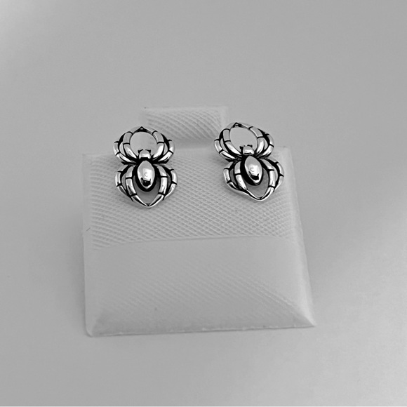 Sterling silver small spider stud earrings, spider earrings, spider studs - Picture 1 of 8